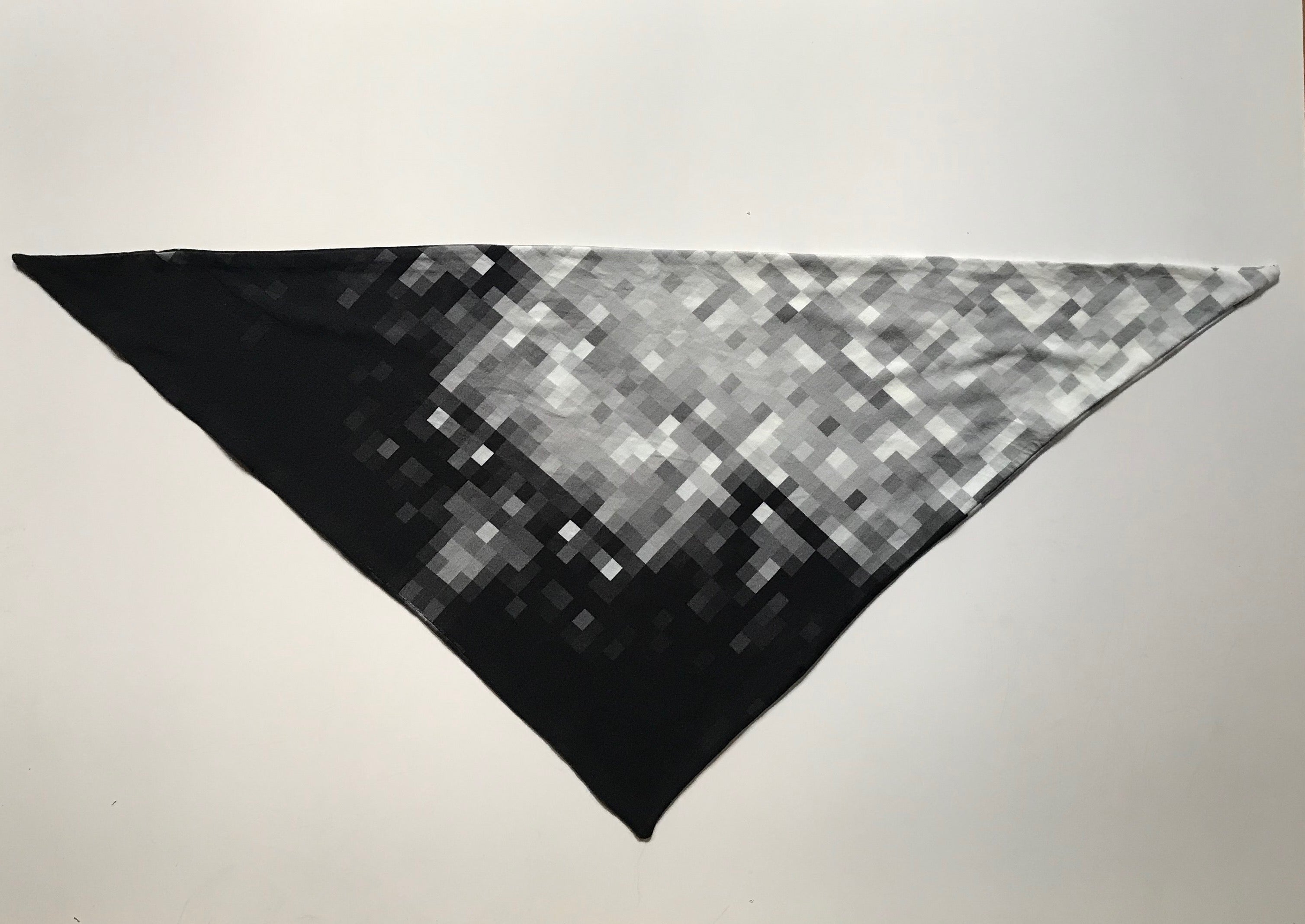 Babero estampado Pixeles negros